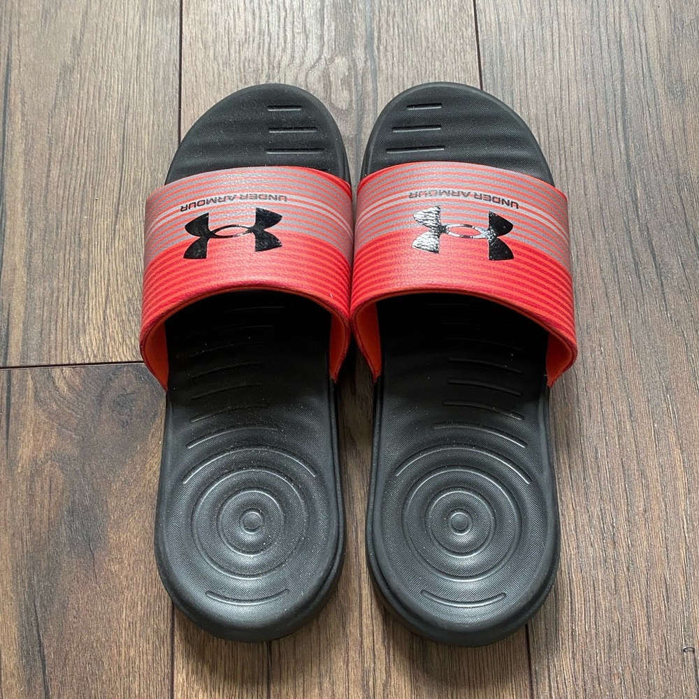 Under Amour slides